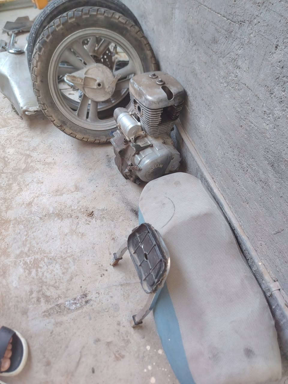 سلام عليكم ابيع شلع 125 قفل ***********
