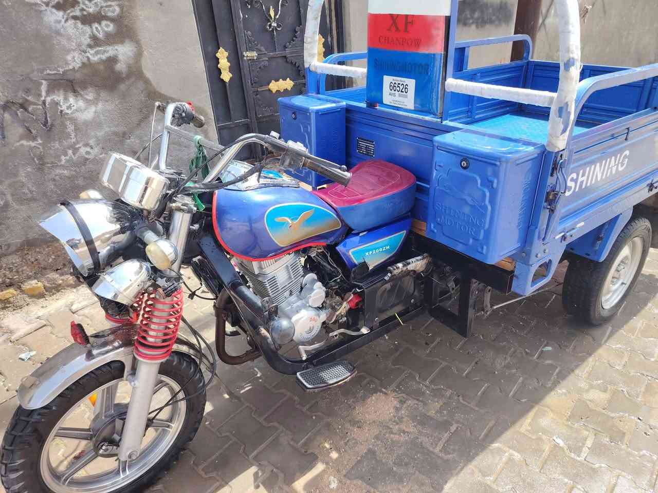 جمره فحل موديل 23 رقم مثنى سنوية 29 محرك مامفتوح شرط جديده ونضيفه مثل ماموجود بالصور ورك كيه ويل صب  تايرات جوبلس ٣ كهربائيات كلها شغاله السعر النهائي مليونين وست ميه قفل مكاني سماوه مركز ***********
