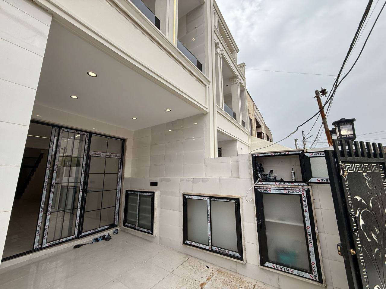 كود اعلان7/80
🔸سند طابو يتسجل بإسم اي عراقي
📍أربيل- منزلين لبيع حي باداوه قرب شارع 100M ع شارع 15M 
➖مساحة 110M+110 طابقين 
يتكون⤵️
➖3غرف نوم 
➖استقبال-صاله-مطبخ-مجموعه صحيات-كراج
للتواصل 📞
***********
***********
***********
**************
في حال لم يتوافق العقار مع رغبتكم او لم يكن بقدر امكانيتكم زوروا موقعنا على تلكرام للتصفح على اكثر عدد من العقارات المتوفرة 
https://t.me/muhemenalkhalid أربيل, العراق
