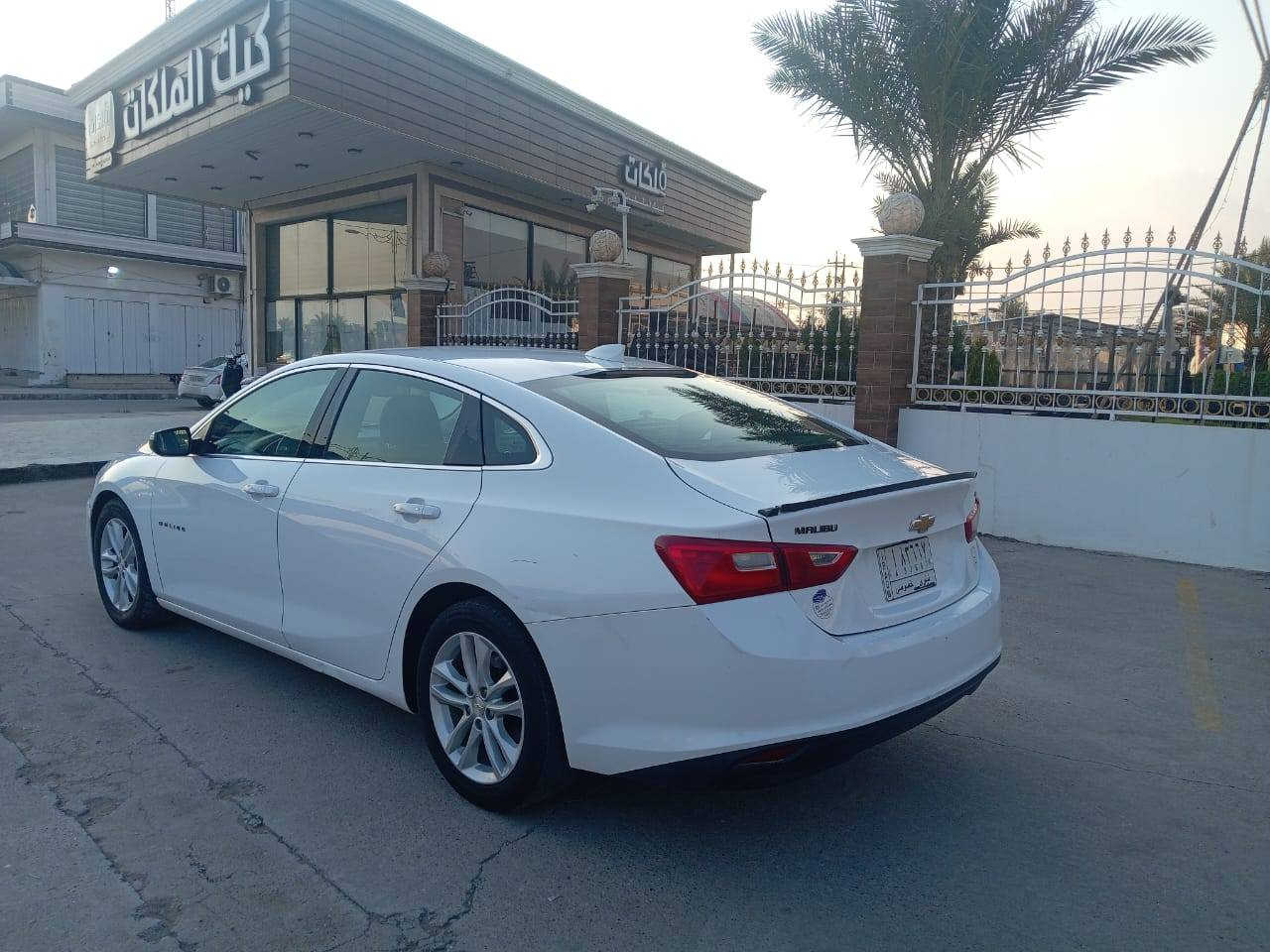 ماليبو موديل 2018 ضررها دعامية امامية فقط ماشية 100 الف السعر 109 
المواصفات ..👇🏻
* شاشة كار بلي اندرويد اوتو
* كاميرا خلفية
* شاشة كبيرة 
* داخل اسود 
* كشن سايق كهربائي 
* قطعتين تبريد 
* بصمة تشغيل 
* بصمة ابواب 
* بصمة جنطة 
* ليدات امامية 
* ليدات خلفية 
* تحكمات ستيرن
*********** اسيا
