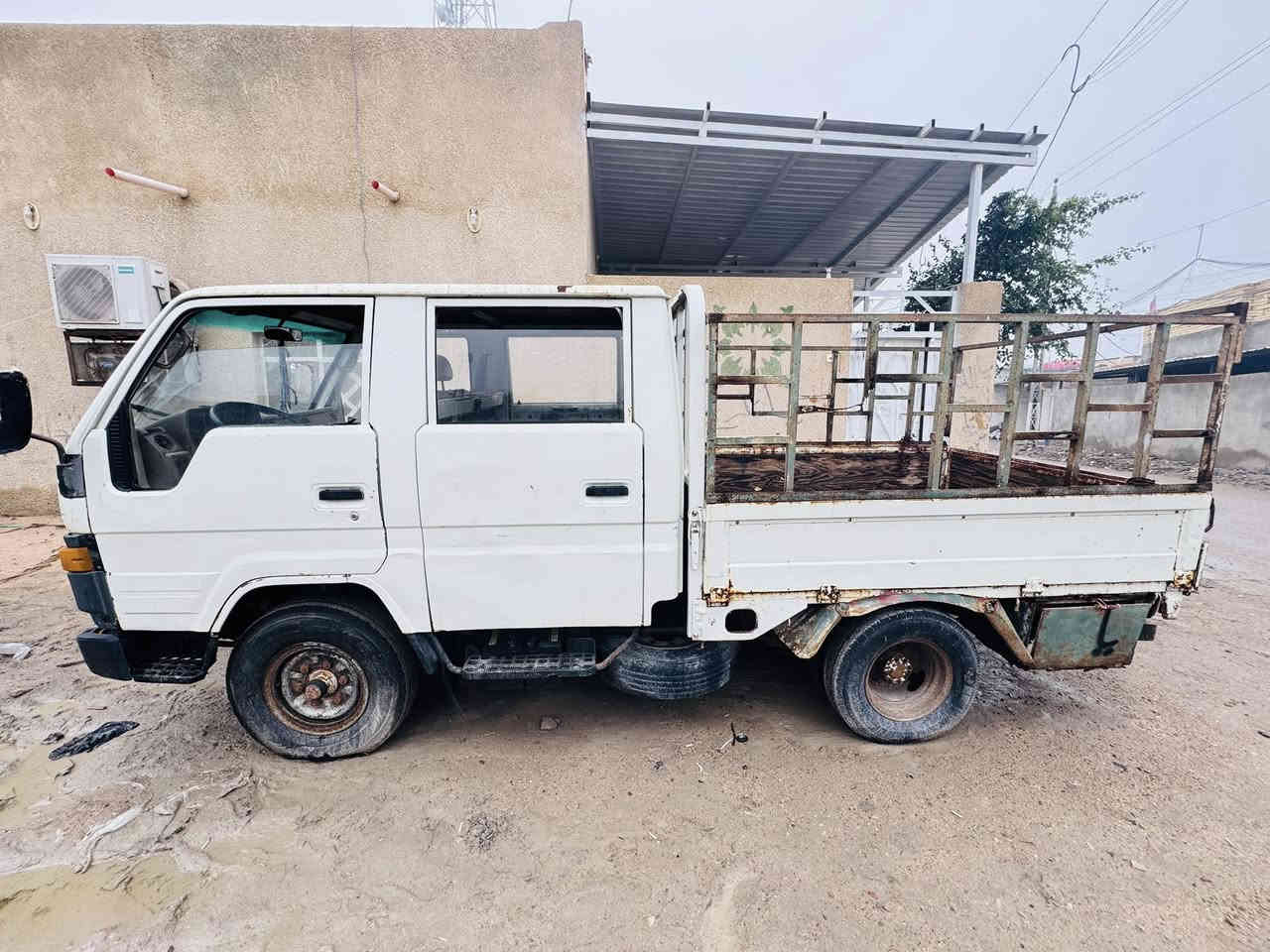 سلام عليكم 
سياره اتوياتا دبل قماره موديل 91  جاهزه سياره رقم الجديد سنويه جديده بئسمنه سياره للستفسار الاتصال عله الرقم ***********
