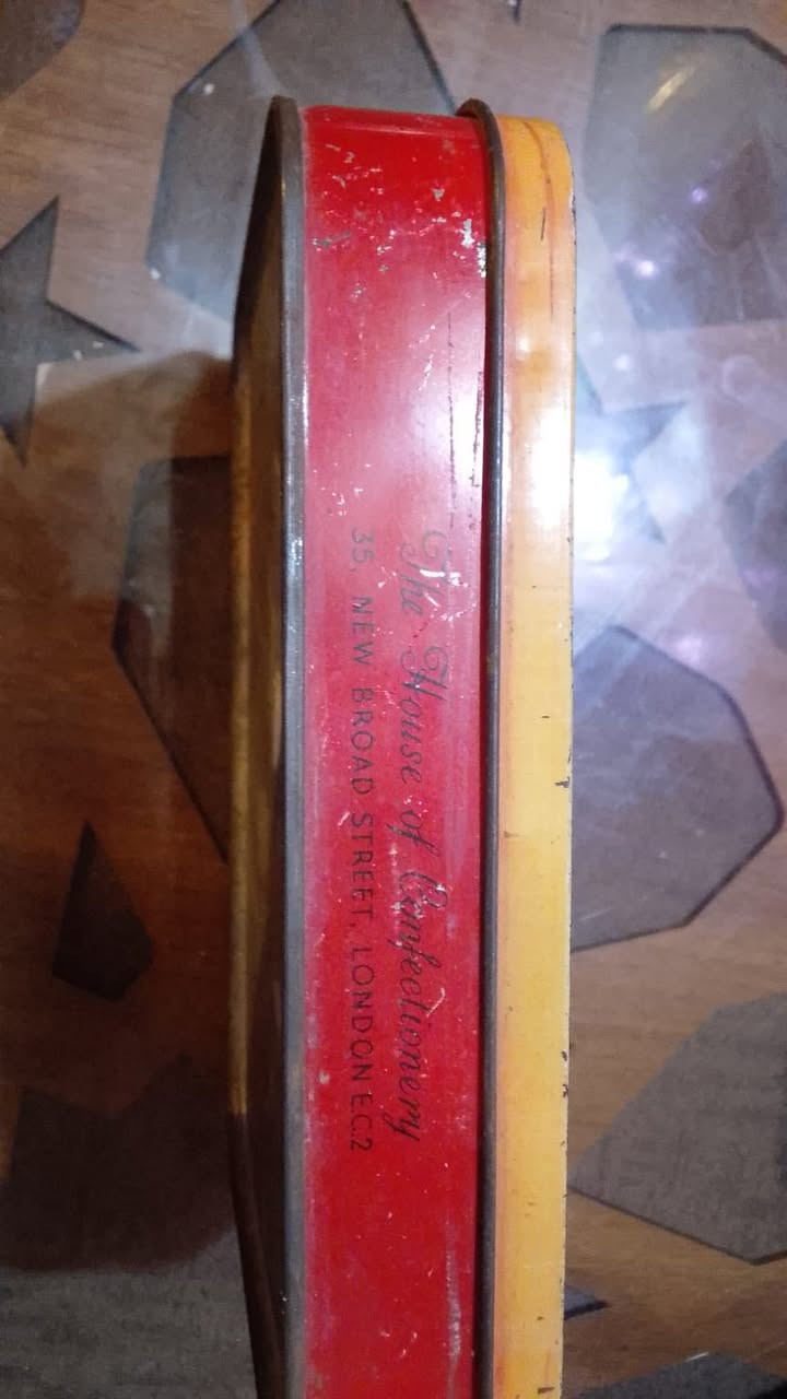 علب قديمه سنة خمسينيات  وستينيات واحده عراقيه فقط    المهتم التواصل خاص.        العنوان بغداد


**إذا كنت صاحب هذا الإعلان وتريد حذفه لأي سبب، رجاءا أرسل رسالة إلى الدعم الفني**