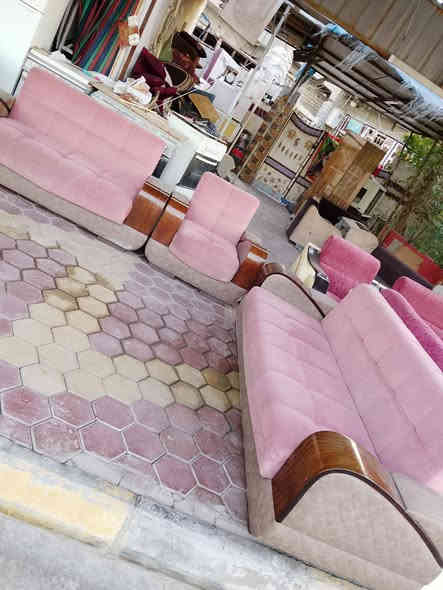 تخم تركي مخزن وسرير عشر مقاعد مستعمل نضيف العنوان العزيزيه منطقة باب الحاره *********** يوجد واتساب وماسنجر وتوصيل بل الاجره
