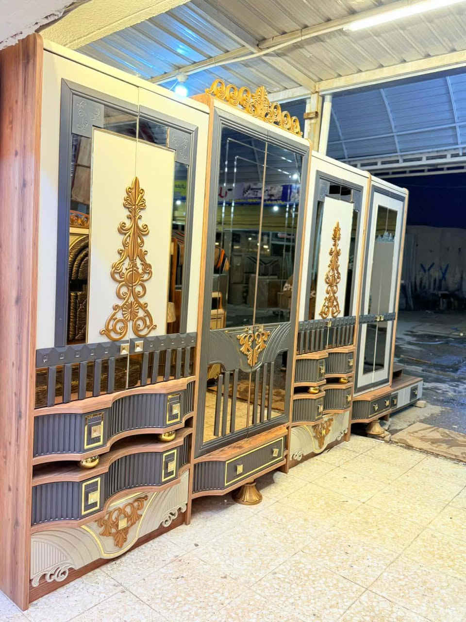 ✨ غرفة تركية ملكية مودرن ✨
🚪 نظام أبواب وسلايت11 قطعه بروفايل فاخر
🛏️ سرير ضهر بلوك بمخزن عملي
🪞 جام برونزي أنيق
🧵 قماش وتر بروف أصلي
💡 إنارة شغالة
✨ نظافة 90💯 
🚚 شد ونقل مجاني داخل بغداد
📦 توصيل للمحافظات بأسعار رمزية

📍 بغداد الجديدة
📩 للاستفسار راسل خاص

#غرف #غرف_نوم #غرف_تركية #اثاث #اثاث_تركي #اثاث_منزلي #غرف_مودرن #اثاث_راقي #اثاث_بغداد #بغداد_الجديدة #اثاث_عراقي #ديكور #ديكورات_غرف #بيع_اثاث #اثاث_مستعمل #غرف_ملكية #غرف_عرسان #اثاث_بيت #اثاث_حديث #غرف_راقية #غرف_تصميم #اثاث_مودرن #اثاث_راقي_جداً #بغداد #العراق


**إذا كنت صاحب هذا الإعلان وتريد حذفه لأي سبب، رجاءا أرسل رسالة إلى الدعم الفني**