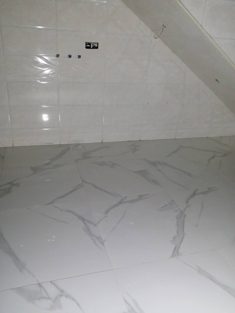 السلام عليكم كادر خلف سيراميك جذاري ورضي ودروجه وكلما يخص السيراميك والمرمر شغل درجه  استلام مهندس  
***********
