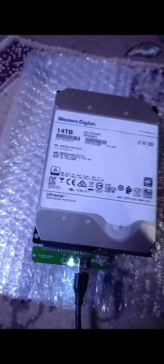 السلام عليكم هارد  wd 14tb ultra star  الهارد فحصته يشتغل بس ميعرض ملفات الي يفيده فحمممم خلي سعرك بالتعليق اعلى سعر ابيع *********** توصيل موجود
