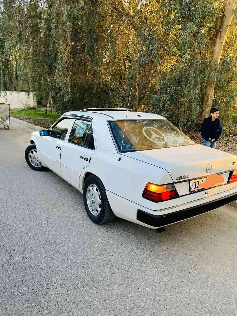 متاح مارسيدس موديل ٨٨
سياره جديده ابيعك شرط مابيه لا حادث ولا ضربه.
مكينه وكير شرط جديد.
سياره احلئ من صوره بعد.
داخله جديد بشكل.
سياره بسمنا سنويه ورقم جديد تتحول كبل. 
مكان سياره بل موصل الأيسر
سعرها 100$وبيه مجال.
للاستفسار ***********
