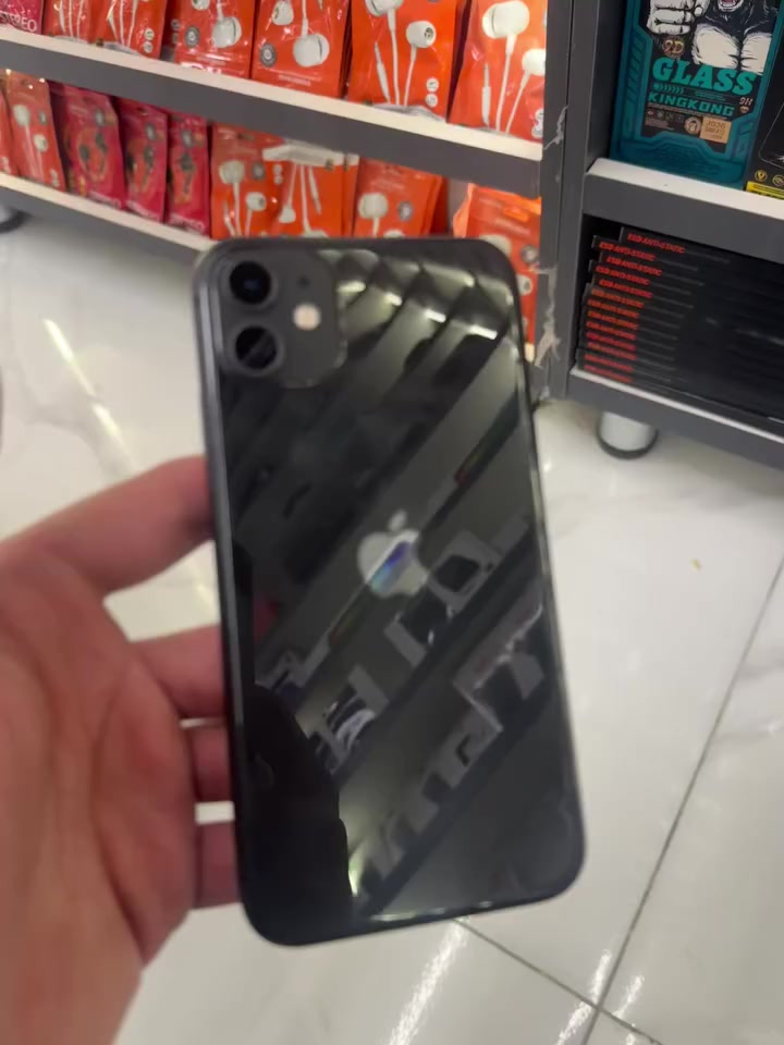 السلام عليكم
للبيع ايفون ١١ عادي مستخدم 
نضافة عالية جدا ٩٨٪؜
بطارية 82
الجهاز بلادي مامستبدل بي ايشي علئ وضعة 
مكفول 
مكان بغداد الشعب 
رقم هاتف ***********
