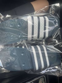 مادة PU • مقاسات ٣٦-٤٥ • ١٢ لون