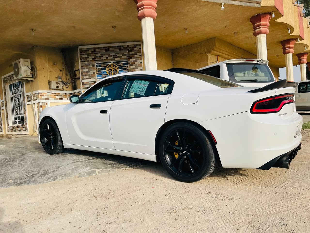 السلام عليكم 
دوج جارجر 2015 
(كفاله كفاله سوناره موجود مجرد كارت كلش بسيط جوه يده مال باب )
مواصفات فوول عده فتحه
رقم بغداد بسمي
ماشيه 120 
مكاني بابل القاسم 
***********
السعر 197
