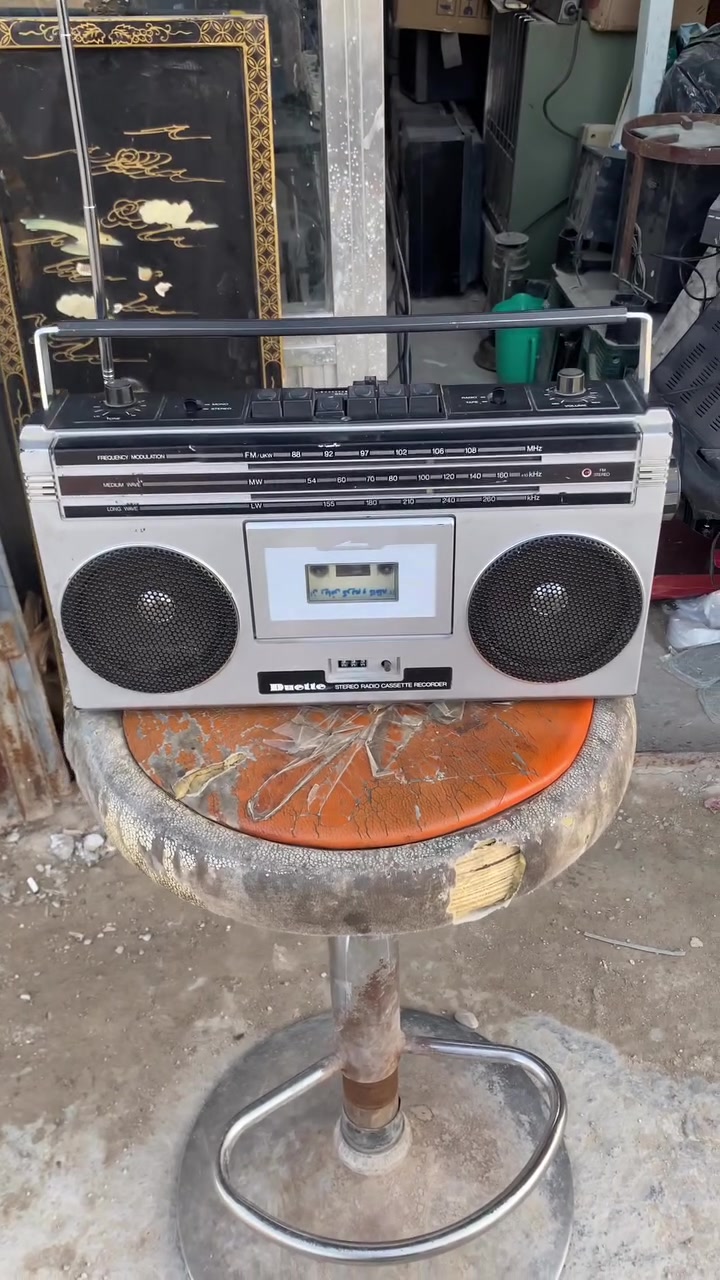 مسجل راديو قديم للبيع ***********
