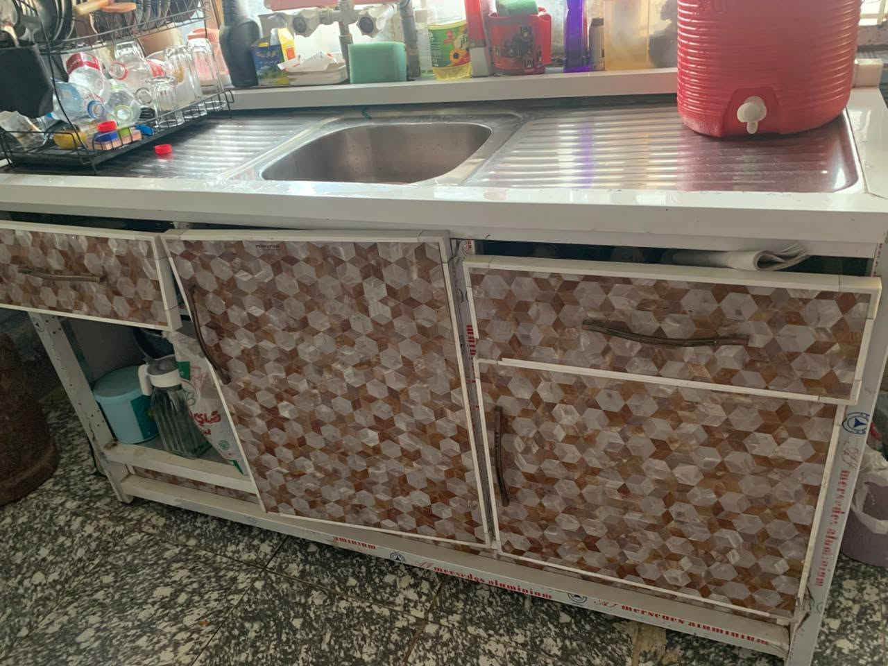 السلام عليكم غراض للبيع مبرده سعرها 100  وكاونتر 75  راوتر هو خط ونانو بنفس الوقت 60 وبييهن مجال عنوان طهمازيه 
***********
