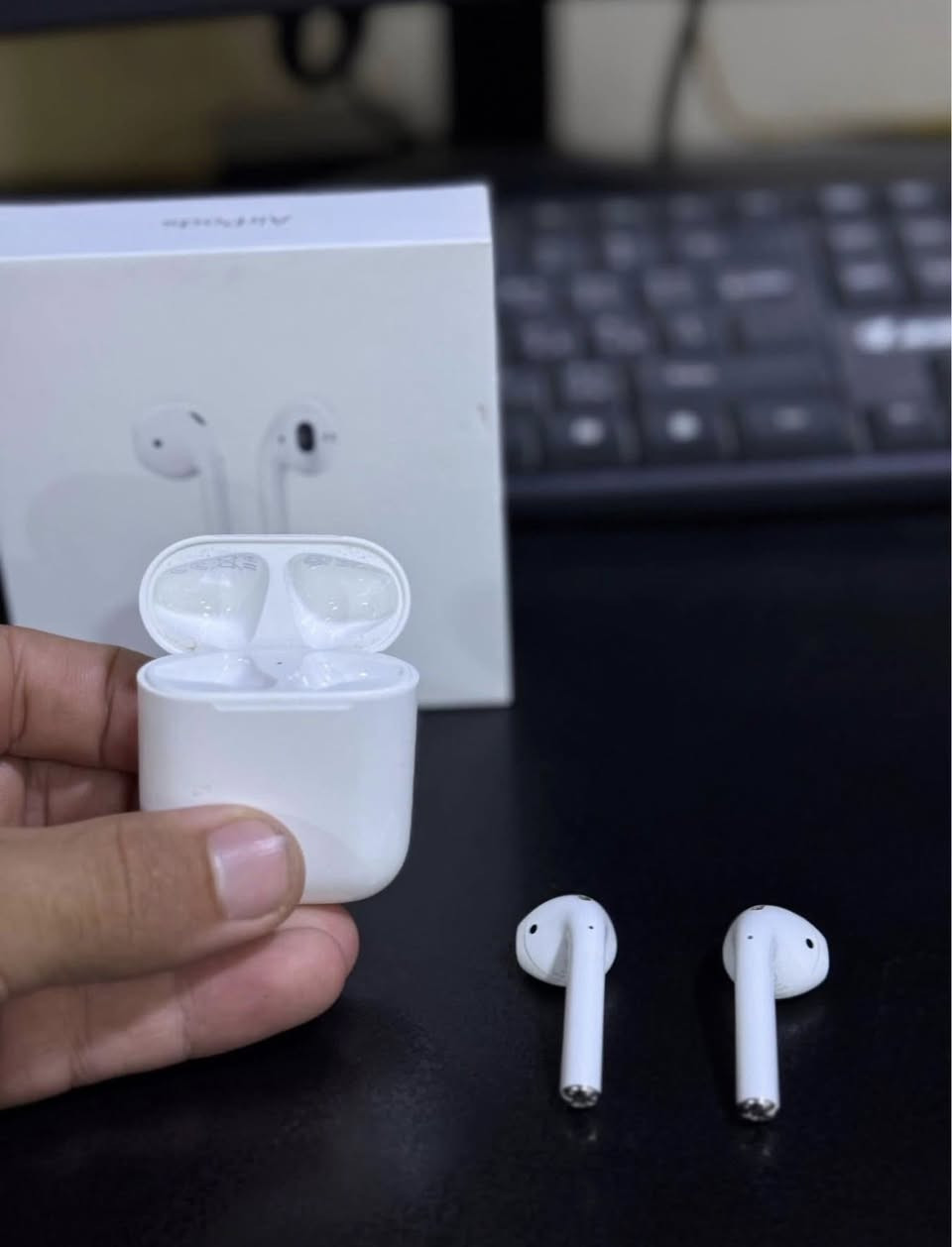 "سماعات ايربود الجيل الثاني"
قطعة أَصلية ، بالباكيت 
والباركود موجود.

استخدام قليل كلش ، ع گد
الدراسة ، قيم واخـذ ولكن
بما يرضي الله ؛ لان القطعة
اصلية ، بدون شاحنة ، فقط
السماعة وملحقاتها.

الموقع : ديالىٰ - بعقوبة.

رقمي : ***********
