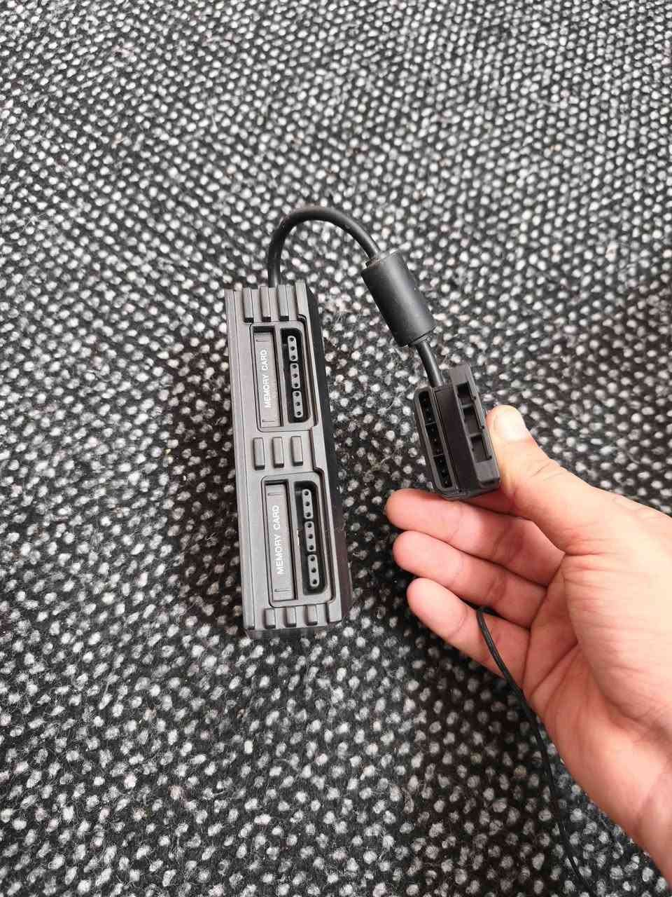 سلام عليكم 
شواحن اجهزة قديمة ايفون سامسونج وسوني اريكسن وسيمنز 
متوفر عدد الجميع شغال وعلى الفحص 
متوفر توصيل لكل المحافضات 
او الاتصال على رقم ***********
