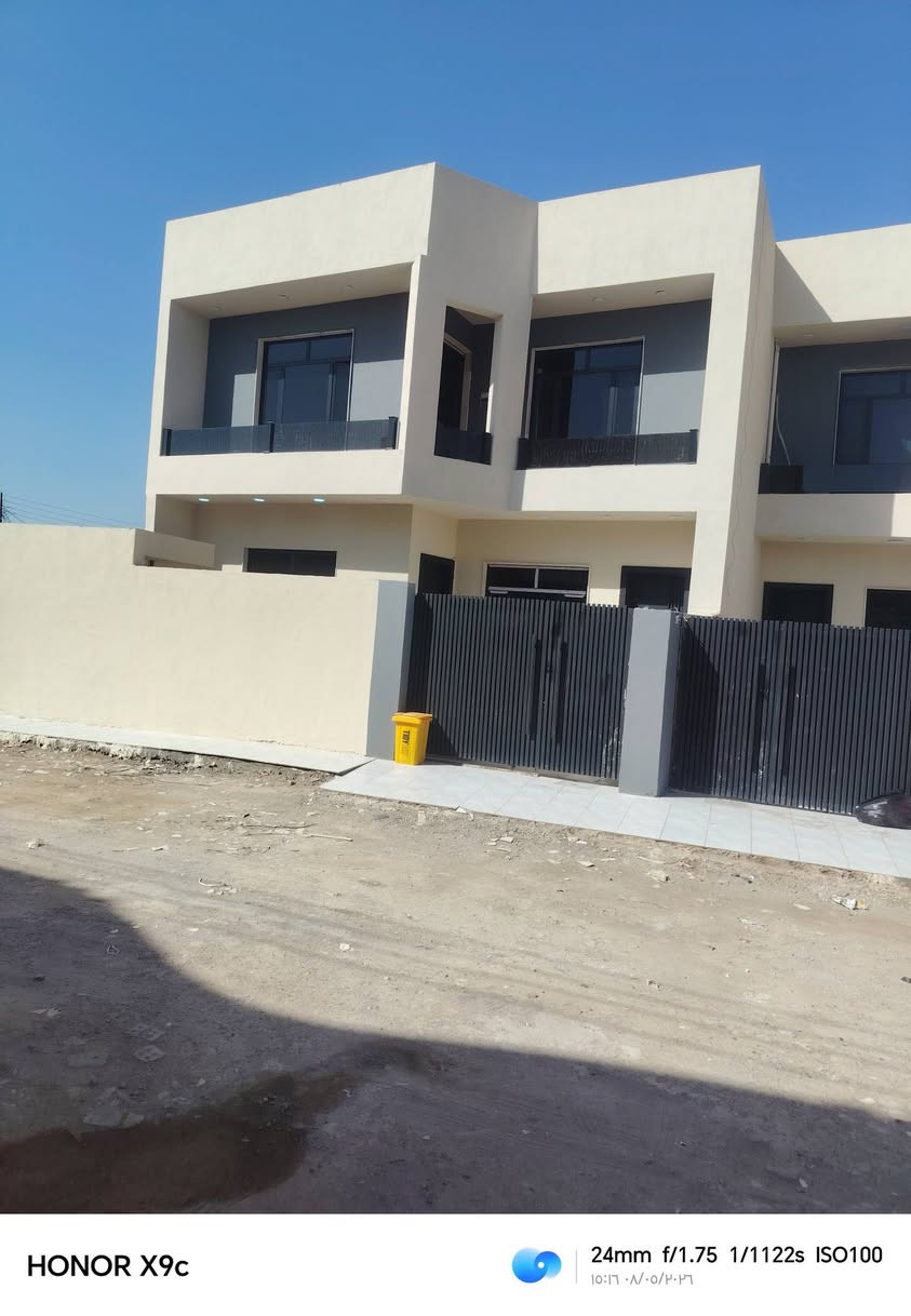 دارللبيع
منطقة حسن راشد قرب مركز شباب
طابو صرف  (25)
يحتوي على ثلاث غرف نوم 
ستقبال ٧في ٤
مطبخ ٤في ٤
حمام ٢في ٢ عدد ٣
كراج ٧في ١٠
استفسار ***********
