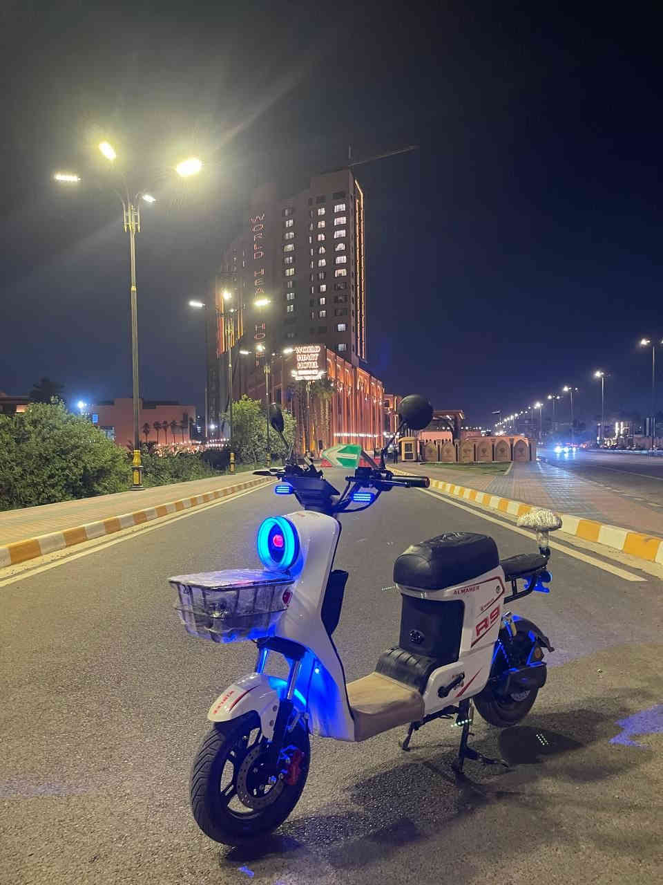 درجة شحن نضيفه البيع 
موصفات
 حجم الدراجه 20
5بطاريات كبار
اربع سرع 
السرعه الحقيقية 80 
في تطبيق ويز
البريك الامامي والخلفي ديسكات 
العدسة المايه عالي ناصي
للسعر 450وبيه مجال 
رقم التلفون ‏‪0772 786 1252‬‏
