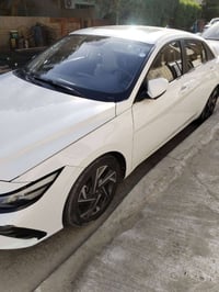 * ويل كب حجم 17 * فتحة سقف * فول تحكم ستيرن * شاشة وسطية * كروز سرعة *...