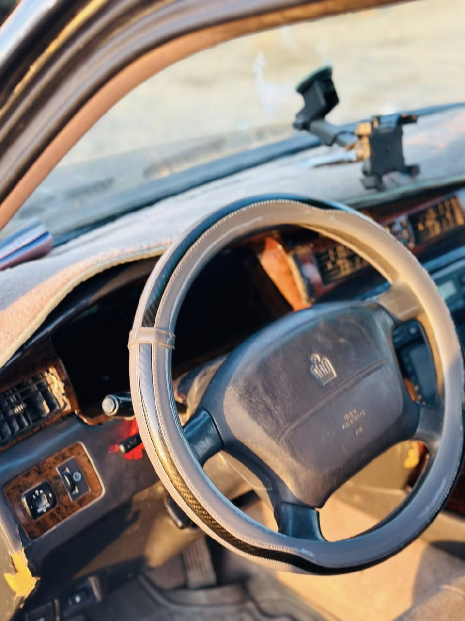 السلام عليكم
سياره راس ثور تكم للبيع 
اللون اسود غير محدد
مكفوله من العيب الشرعي والكص ونقل جثه والگلبه 
مكينه جديده توني شادها صار اسبوع فيفتي 2500  كير شرط الفحص 
رقم دولي بغداد مشروع وطني 
سنويتها تنتهي ب 2030 
تبريد شغال حدادية تخم تاير 

المكان ذي قار الفهود 
رقم الهاتف ***********
