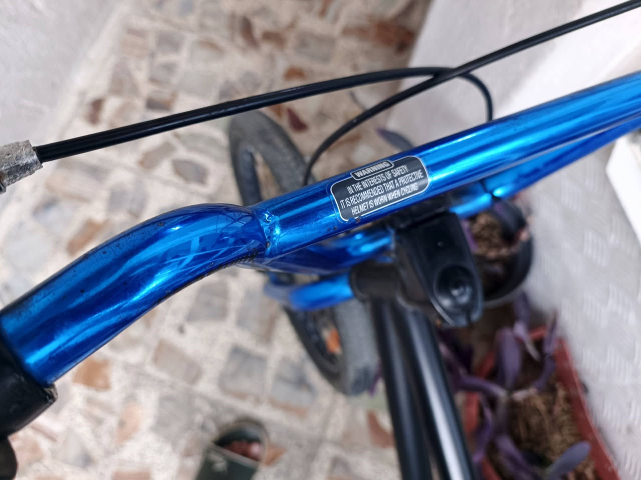للبيع بايسكل BMX احترافي
النوع / BMX  تجميع الماني
Road Bike سريع وخفي 
✅ البايك نضيف جدًا واستعمال مرتب وبسيط بيه سوي طخات تمرين
✅ سحب سريع بالطريق
✅ مناسب والسرعة والتمارين 
📌 المواصفات:
▫️الفريم : ألمنيوم خفيف وقوي
▫️القياس : 20 انش
▫️حجم الفريم : M
▫️الارتفاع : 51 سم
⚙️ نظام السرعات: شفتر + بريك متصل
كيرات : 2×8
🔧 القطع: ▫️مكينة خلفي : Shimano Claris
▫️مكينة أمامي : Shimano Claris
▫️بريكات : Shimano Tiagra 🔥
▫️هيدست FSA بولبرنك ناعم جدًا 
🛞 الويليات : Mavic Pro Carbon
🖤 استيرن كاربون
🖤 بايدر قفل
🖤 تايرات 700×25 سريعة وثبات ممتاز
📍المكان : بغداد ام الكبر شارع مرطبات الباندا
💰السعر : 135 ألف وبيه مجال بسيط 👌🔥
البايك مرتب ونظيف جدًا وما يحتاج أي صرف ✨🚴‍♂️


**إذا كنت صاحب هذا الإعلان وتريد حذفه لأي سبب، رجاءا أرسل رسالة إلى الدعم الفني**