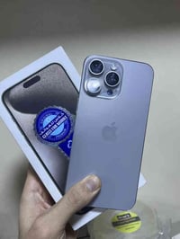 ايفون ١٥ برو ماكس بطارية ٧٩ ذاكرة ٢٥٦ تيتانيوم كامل ملحقات السعر مليون...