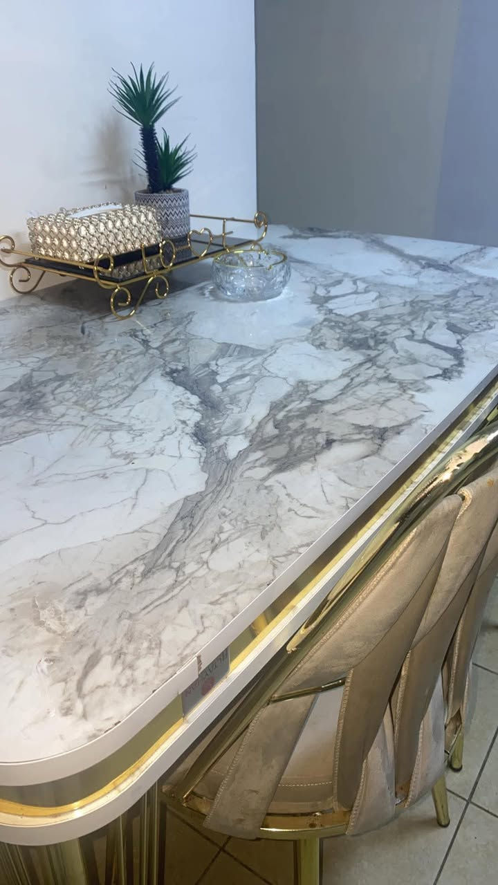 ميز طعام للبيع
٦ كراسي
نضييف جدا
بدون اي ضرر
سعره
١٥٠ الف
...
متوفـر خدمة توصيل داخل بغداد وداخل مجمـع بسماية السكني ❤️🚘
للاستفسار خاص او عن  طريق رقم الهاتف واتساب فقط 
***********📞
