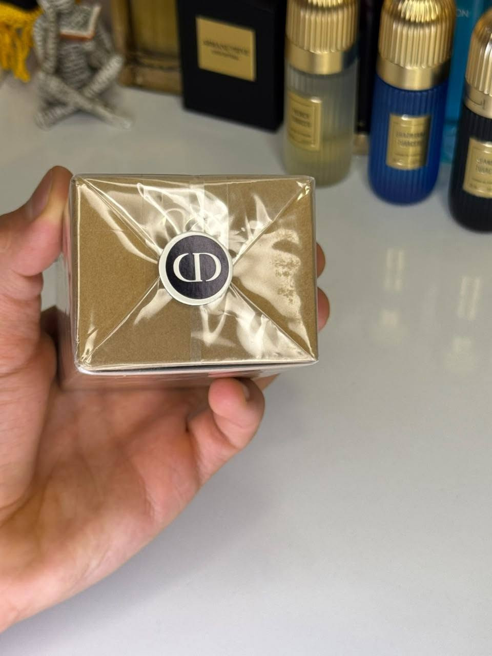 تيستر ديور هوم سبورت (Dior Homme Sport Tester)
عنوان الانتعاش الفاخر والطاقة الحيوية. مزيج احترافي بين حمضيات الليمون الإيطالي المنعشة، ودفء خشب الأرز والزنجبيل. نفس الرائحة والثبات الأصلي 100% بكرتون التيستر الأبيض وبسعر مميز. العطر المثالي للاستخدام اليومي والأجواء الحارة.


**إذا كنت صاحب هذا الإعلان وتريد حذفه لأي سبب، رجاءا أرسل رسالة إلى الدعم الفني**