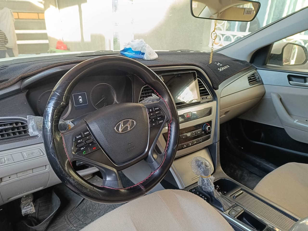 سوناتا خليجي موديل 2015محرك 2400دوش مكفوله السعر 165 وبيها مجال موبايل *********** بابل السونار موجود رقم بغداد
