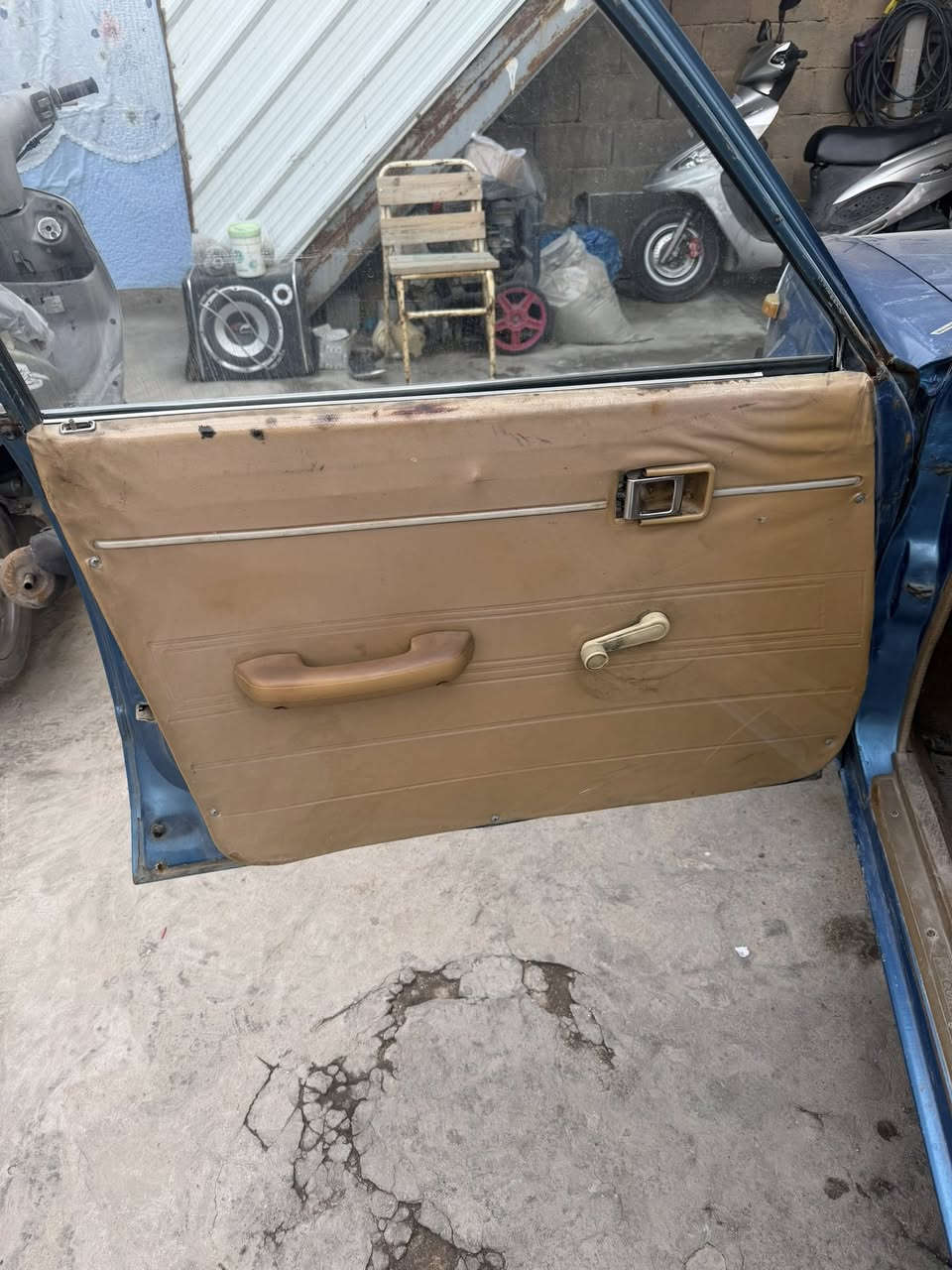 السلام وعليكم كرونه 80للبيع
مصبوغه عام مكفوله من الضربه كير مكينه كفاله غرفتها بلاد كهربائيات  على البلاد السياره على البلاد فقط صبغ السعر 45بيه مجال الرقم ***********
