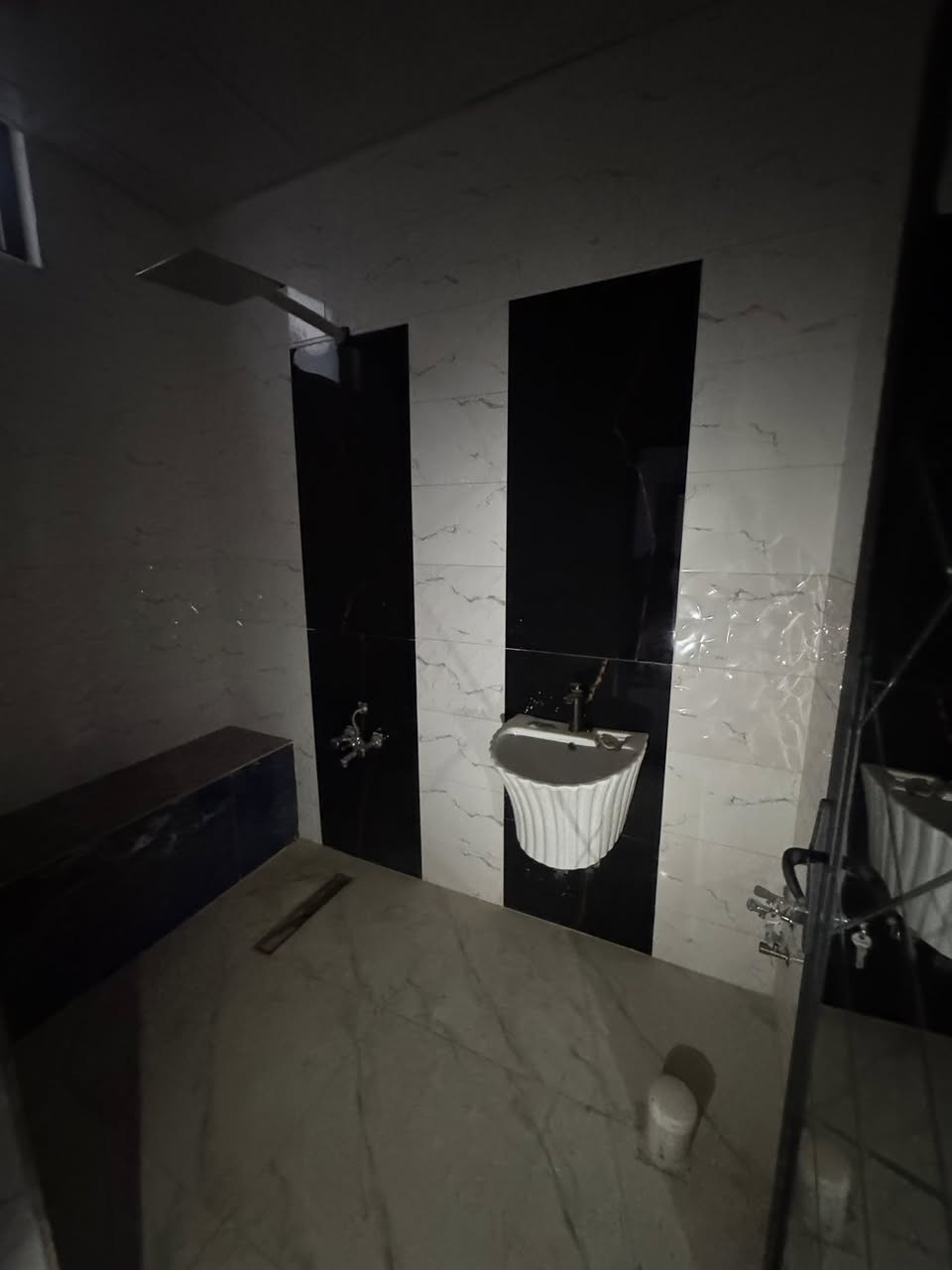 دار للبيع 185 متر زراعي
حي الواسطي خلف محطة الواسطي 
التفاصيل الدار  اتصال على ارقام التالية 
***********
***********
