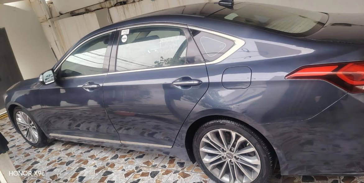 سلام عليكم جنسزز 2016 وارد امريكي بيه اربع قطع صبغ سياره جديده كلش سعره 155 لاستفسار  اتصل على الرقم ***********
