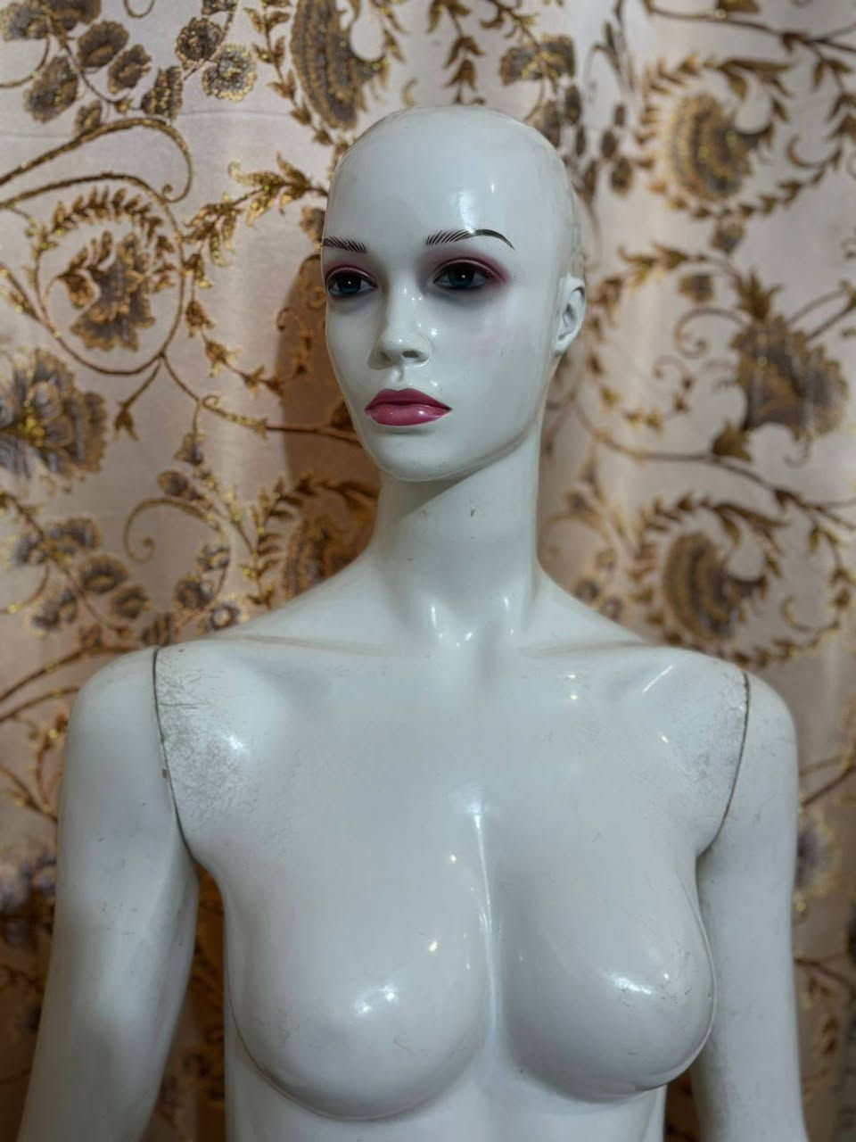 مليكانات مستخدمه ، بيها ضرر بسيط مثل ما موضح بالصور السعر ع الخاص


**إذا كنت صاحب هذا الإعلان وتريد حذفه لأي سبب، رجاءا أرسل رسالة إلى الدعم الفني**