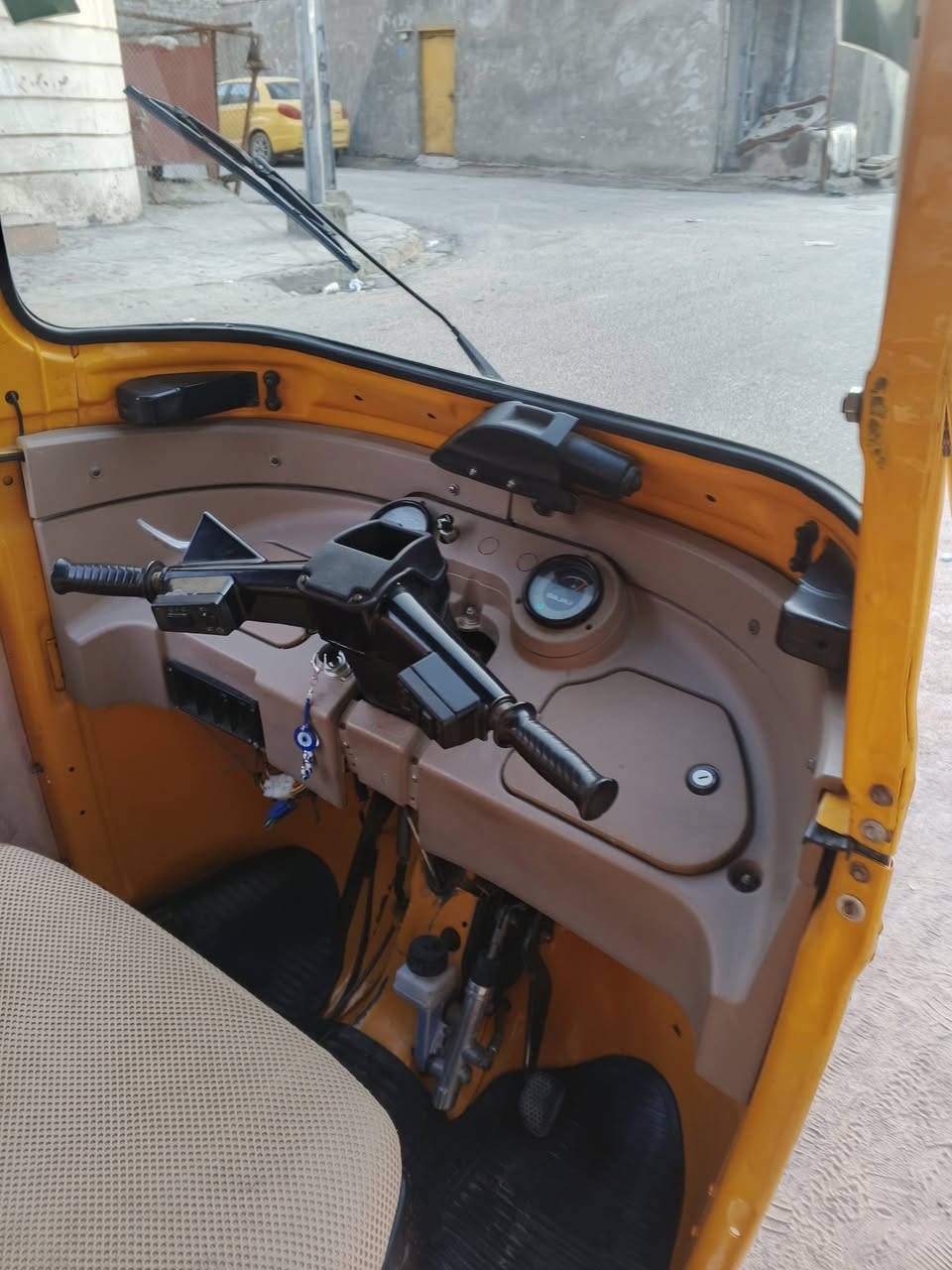 السلام عليكم تكتك موديل 21 تكتك بدون اوراق مكفوله سرقه تكتك خير من الله ما ناقصها اي شي كبل للشارع مصبوغه جماليه ومجفته تجفيت درجه اولى شركه عنوان بصره ***********
