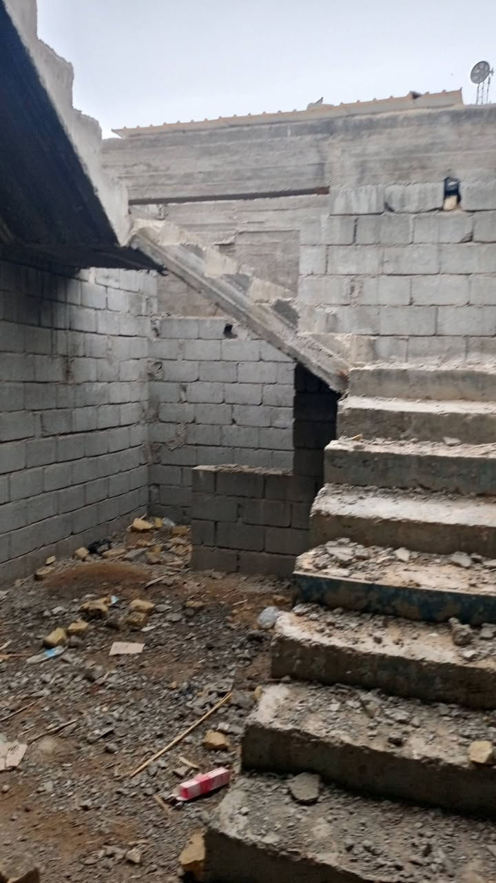 هيكل للبيع 150متر غرفتين نوم صاد عل طابو على حي ابو مروان الفاصل فقط البزل للتفاصيل الاتصال على الرقم 
***********
