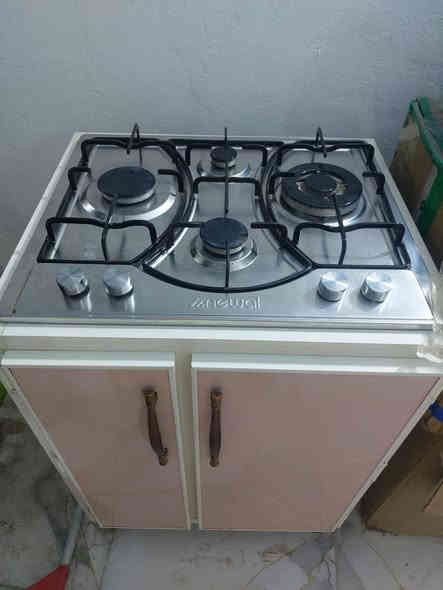 السلام عليكم طباخ اخو جديد نضافه ٩٩ كامل معه ميز المنيوم درجه اولى الثقيل السعر 250 الف واتساب *********** يوجد توصيل داخل النجف
