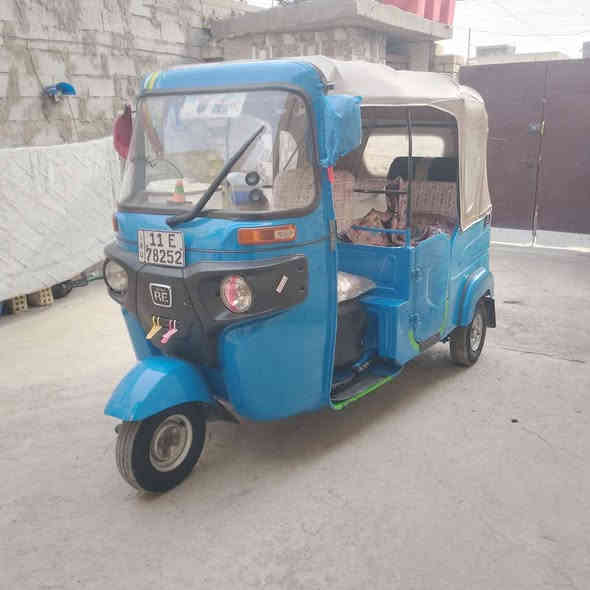 السلام عليكم ورحمة الله وبركاته تكتك لبيع 2021جاهزه من كلشي مكينه كفاله كهربايات كفاله تخم تاير جديد صبغ عام لجباليه تكتك تخبل مال جناي تكتك نقصه بس سايق بالعافيه على لياخضه المكان المدينه بل دسيم السعر
 8 ملاين وبيه مجال حق الجيه  ***********
