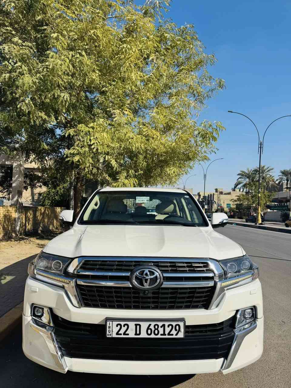 السلام وعليكم 
لاندكروز GXR موديل 2021 كراند تورنك شركات وفول مواصفات 
فتحة بصمة ابواب بصمة كشنات كهرباء كشن السايق ثلاث حركات صندوق كهرباء اربع كامرات 
حساسات وثلاجة ولباقي معروفة المواصفات 

مكفولة كفالة عامة من الصبغ والبارد والتبديل 
كلش جديدة وغرفتها زيرو تخم تاير جديد 
ماشية 120 الف كيلو متر واستخدام نظيف جداً
رقم اربيل بأسمنا / مكان السيارة بغداد 
للاستفسار : *********** 
السعر جداً مناسب / 535 ورقة / 53.500$
