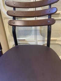 ٥ كراسي • نوعية جيدة • نظافة ١٠٠٪