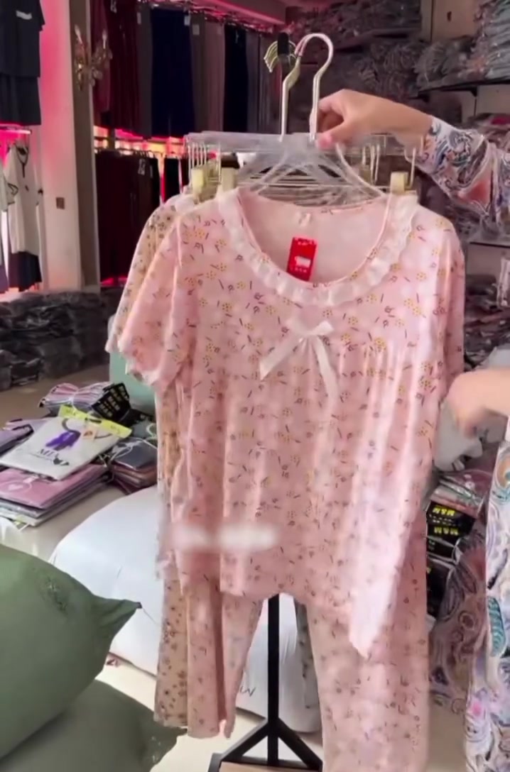 فقط قطعتين باقي تراك نسائي ب8 الاف فري سايز


**إذا كنت صاحب هذا الإعلان وتريد حذفه لأي سبب، رجاءا أرسل رسالة إلى الدعم الفني**