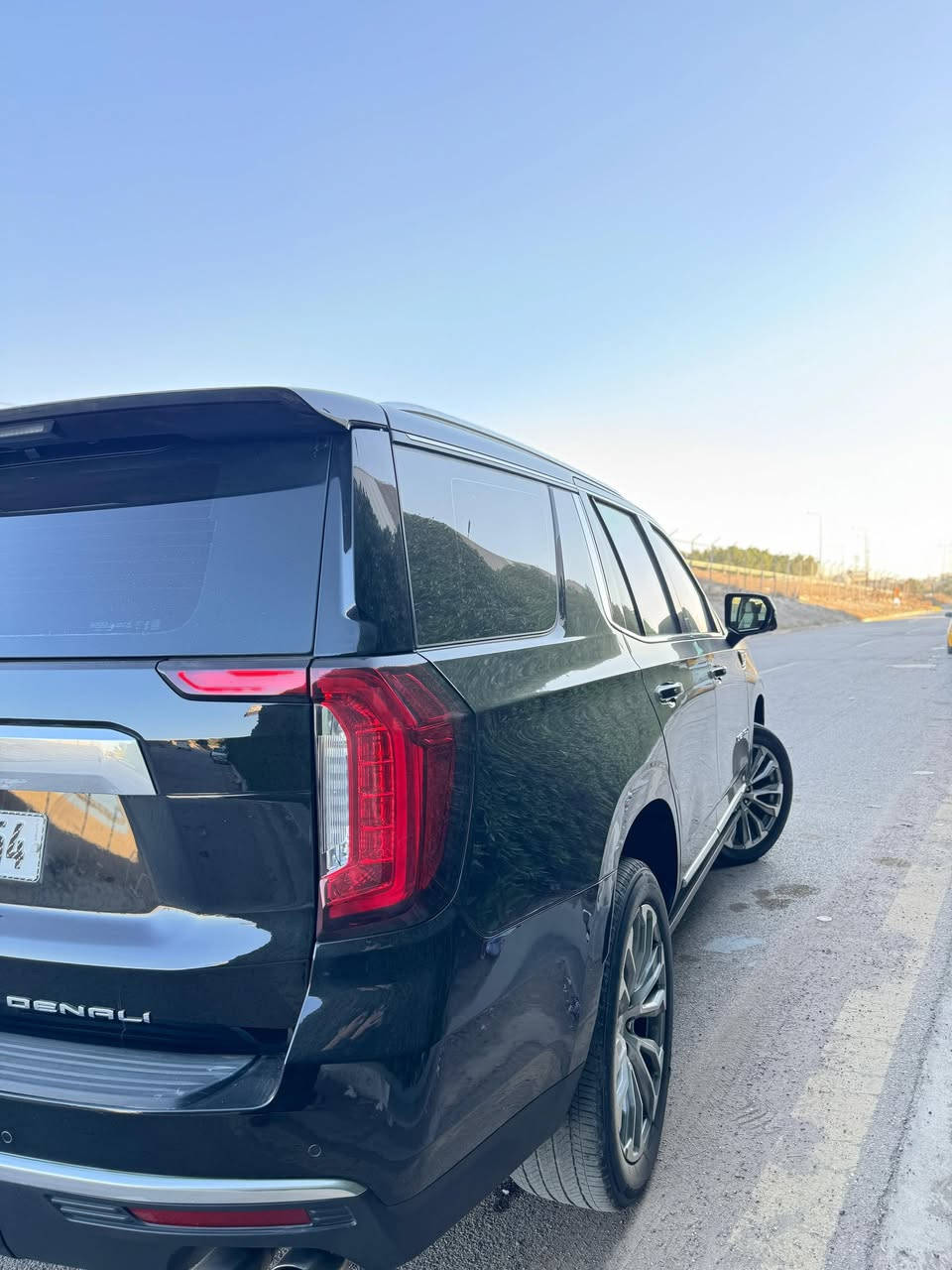 السلام عليكم
للبيع جمسي (GMC) دنالي اعلى فئة موديل 2023 خليجي وكاله ماشية 42 الف فقط فول فول مواصفات للاخير رقم بغداد دولي بأسمي 
مواصفاتها 
بنوراما
بصمة
جكات 
رادارات 360 درجة
اربع كامرات محيطية
كراسي كهرباء وتدفئة وتبريد وخزن ميموري
شاشات خلفية
صندوق كهرباء
وبقية المواصفات المعروفة
مكينه كير كفاله 
مكاني بغداد 
السعر 562
***********
