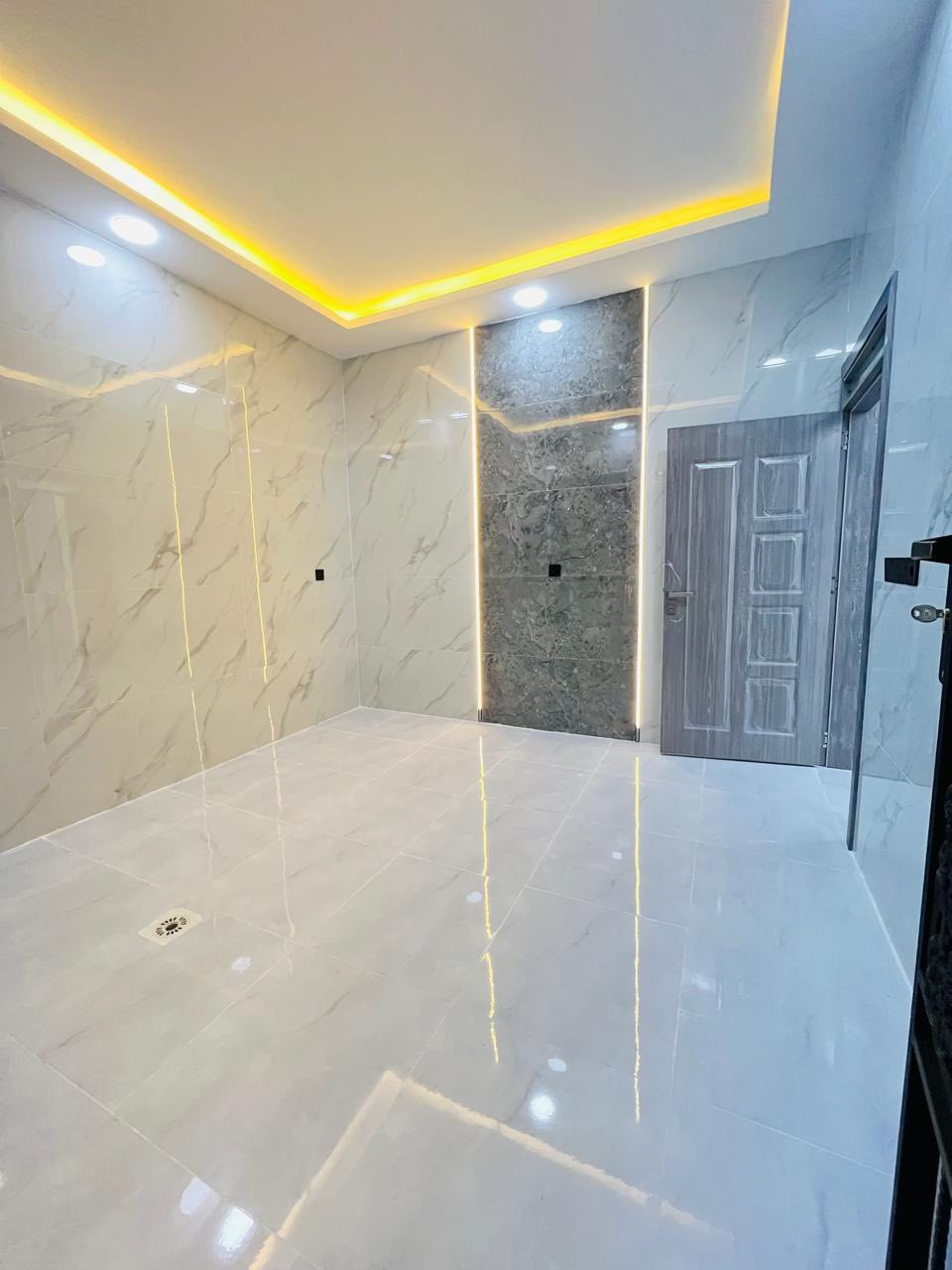 …………. للبيع ……..…….

دار في حي الملايين الأولى 

المساحة البيت 120م     واجهه 9.50م

طابق الاول غرفه نوم هول وصاله استقبال ومطبخ وصحيات 

طابق الثاني ثلاث غرف نوم وصحيات 

صنف العقار بستان ملك صرف

شارع بعرض 10م

السعر علق بكلمة تم ويوصلك على الخاص 

للاستفسار اكثر مراجعه مكتب ركن الملايين للعقار 

الكائن مقابل جامع الصواف او الاتصال على الارقام التاليه

*********** واتساب
***********
