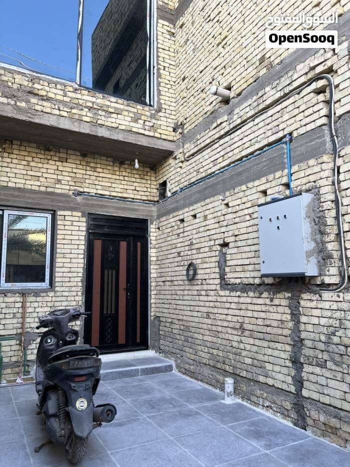 يعلن مكتب المرتضى للعقارات عن توفر
بيت حديث للبيع ، في دور الصحة ، خلف مدارس الفراهيدي ، موقع ممتاز
طابقين ، بناء 2025 يحتاج الى تشطيبات بسيطة
المساحة / 200 متر
الواجهة / 10 متر
يحتوي على / 4 غرف وصالة واستقبال ومطبخ وكراج وصحيات اضافة الى حديقة داخلية وشلال وديكورات حديثة
السعر / 450 مليون

توجد لدينا عروض اخرى
للأستفسار الاتصال على الارقام التالية
قسم البيع / *********** - ***********
قسم الايجارات / ***********
نستقبل كافة العروض والاعلانات نشرها وترويجها مجانا
عنوان المكتب / الجنينة / شارع جامع الكرناوي / مقابل فتافيت سنتر
