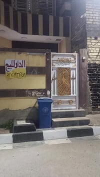 بيت 3 طوابق مساحه 70 متر يحتوي على 3 غرف نوم 3 صحيات داخليه  استقبال+ ...