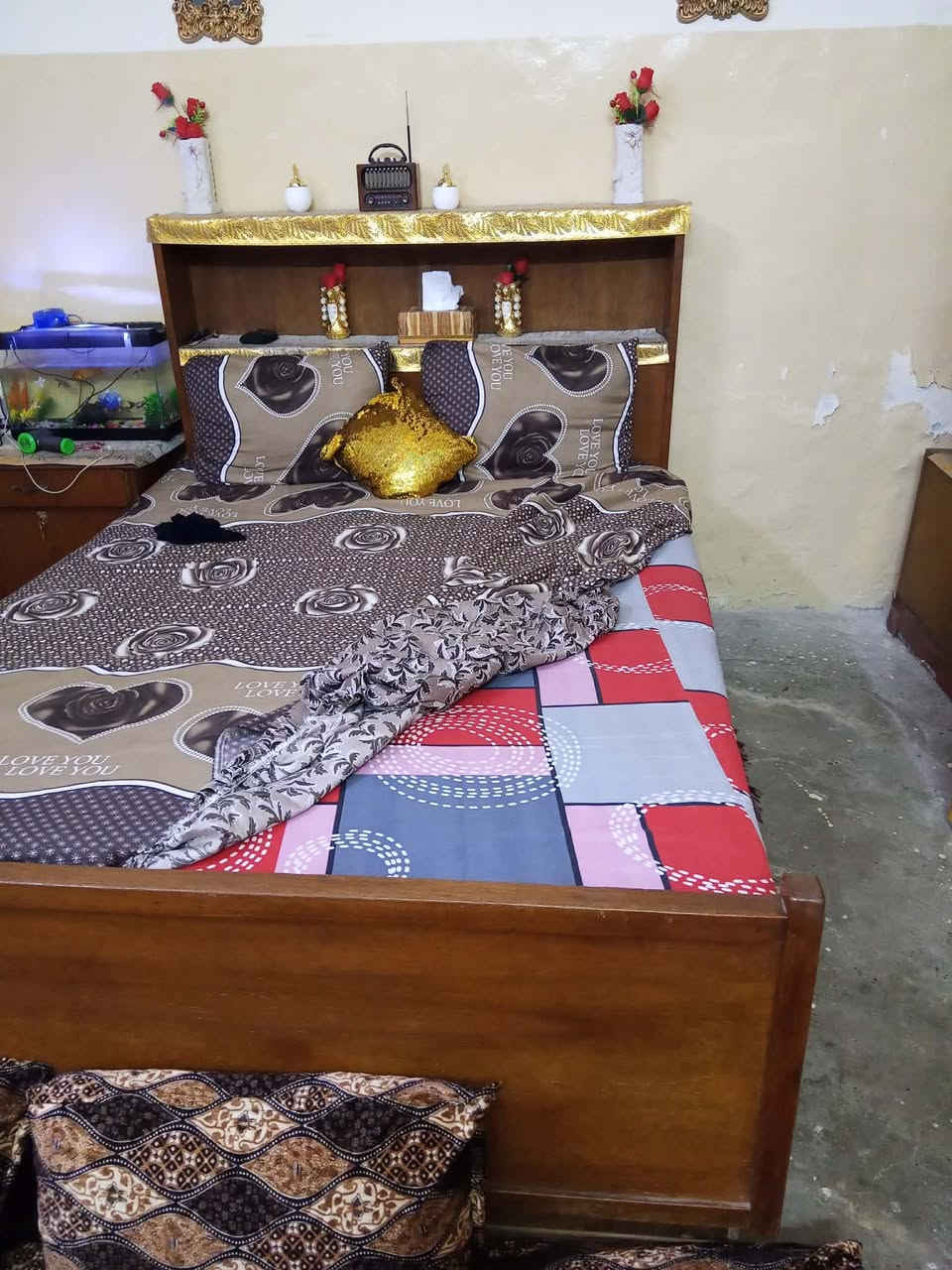 السلام عليكم تخت زائد ميز تواليت زائد ثلاجه مال ماي للبيع الاستفسار على الرقم) ***********
