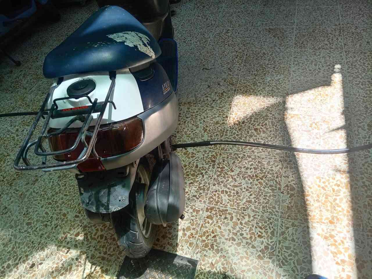 الإسلام عليكم ماطور للبيع نوع بوتين عادي محرك معمر مره وحده بس مبدل بستن شرط هندر مبدل قايش وايرمنيه شغاله كله حته السلف شاصي شرط تخم تاير جديد درع اصلي ونضيف كيج بانزين شغال كيج سرعه عاطل كبريته اصليه شرط شرط ربع ما تصرف عليه غير الدهن وال بانزين وستر الله السعر 350 وبي مجال بسيط الطيبين وال مو شراي لا تعلق يرحم والديك الشراي يخابر او يجي خاص ***********
