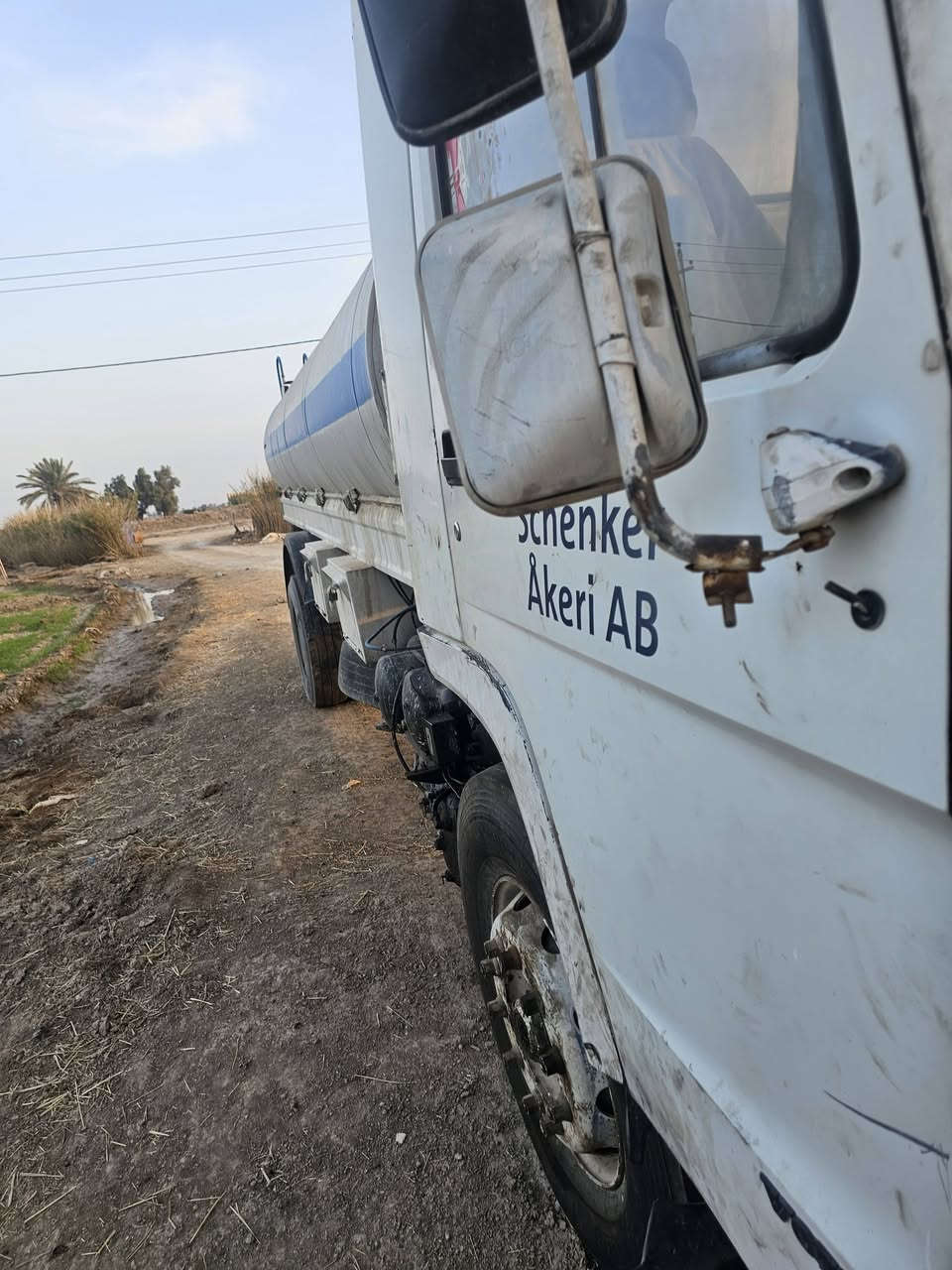 السلام عليكم فالفو موديل 1996 بم ونوزل السياره جاهزه من كلشي والكشر قناعه شخصيه مكانه بابل حله ناحيه النيل ***********
