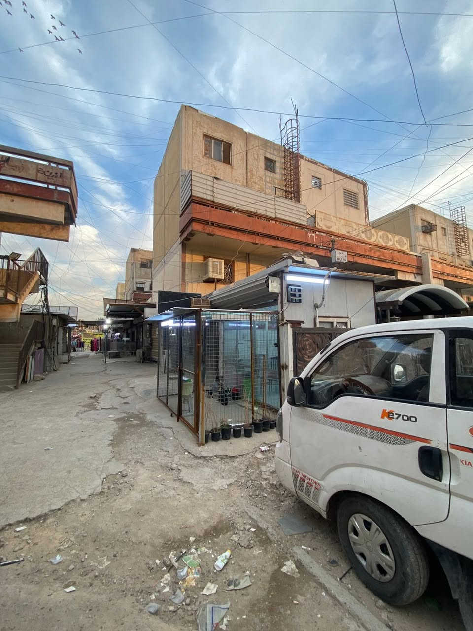 بناية تجارية مساحتها 127 متر للبيع موقعها الدورة شارع الصحة ملك طابو صرف باسمي الموقع تجاري صاير مركز المنطقة تحتوي 6 محلات مؤجرة للاستفسار عن الوارد و السعر الاتصال بالرقم ***********‬
