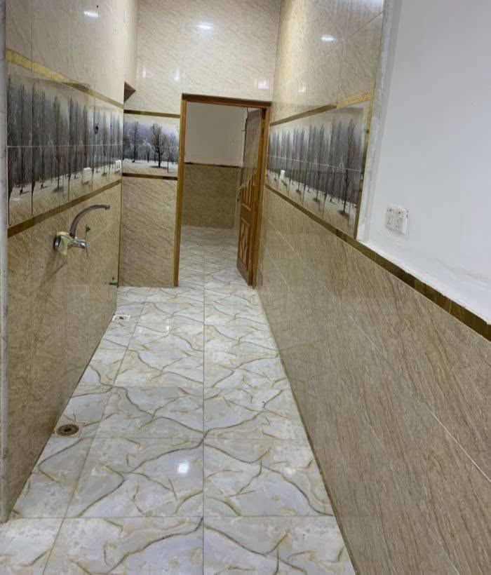 السلام عليكم 
شقه طابق اول للايجار 
العنوان/ حي المهندسين/ خلف شارع اللواء 
التفاصيل/ صاله/ موزع/ مطبخ/ غرفه منام/ صحيات 
للايجار مقابل ٤٧٥ الف 
للاستفسار ***********
