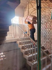 تصعيد كافة مواد البناء على الضهر + ونج بجميع مناطق بغداد اتصل 07869184...
