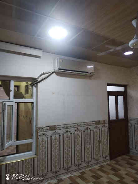 اعلان للايجار بيت مساحة 100متر طابق واحد غرفة نوم واستقبال ومطبخ وصحيات درج خارجي وكراج العنوان كركوك قادسسه ثانيه قرب شارع أبو وليد المضمد للاستفسار اتصل بل رقم ***********
