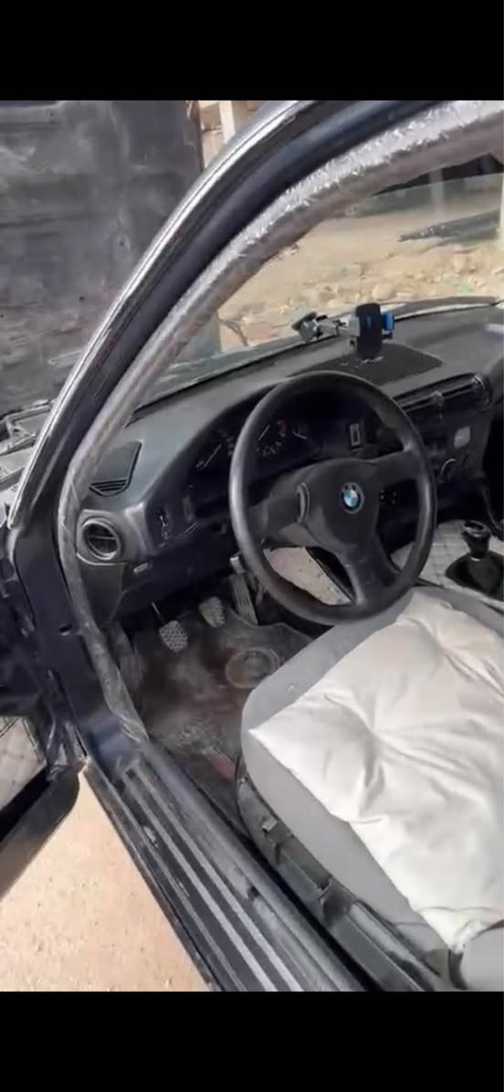 بي ام ٥٢٠ گير عادي مكينه ٦ كبس مكينه صقر گيرو مه كينه كه له ك لاون .. موديل ١٩٩٠ … عام بخ .. ستيرن m.. داخلي كه له ك باقژه … تبريده بس عاطلة .. كارباي هه مي درسته سياره كيم مه صره فه تحويل بشه رت … سعر ٤٠ ورقه و ٢٥٠$ غرامه ژي هين خار ..***********…. واتس اب *********** دهوك, العراق
